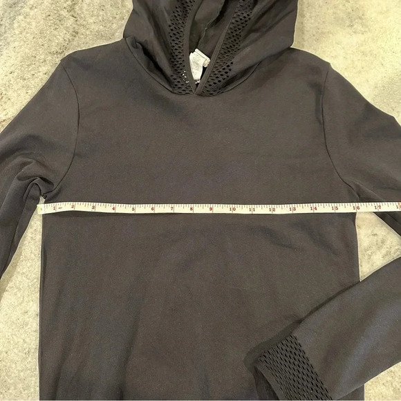 Fabletics Megan Seamless Pullover Black Stretch Hoodie Mesh Hem Cuff
Size Small - Picture 9 of 11